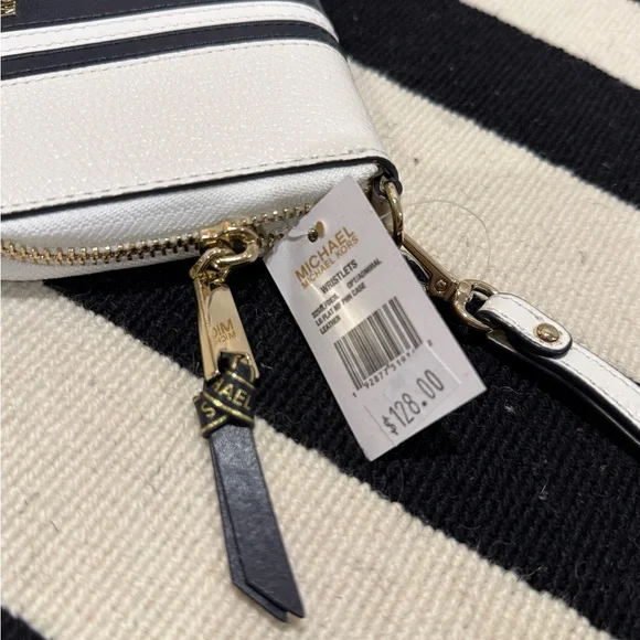 New with tags! Michael Kors Leather Smartphone Wristlet Wallet - Picture 3 of 4